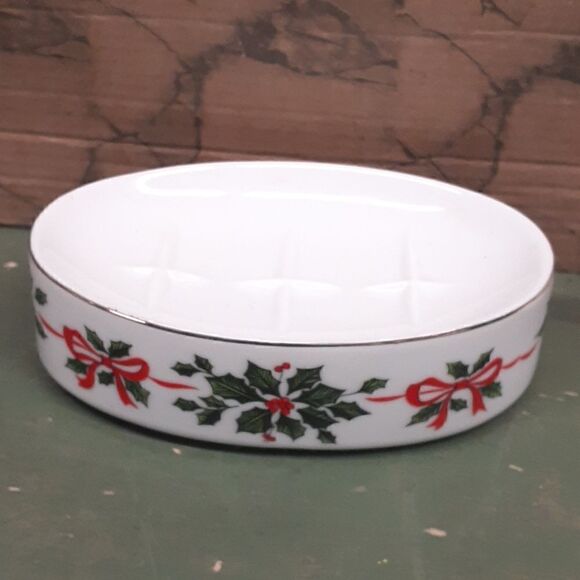 holly berry  Christmas accents for all rooms-3-pc bundle - Picture 7 of 7